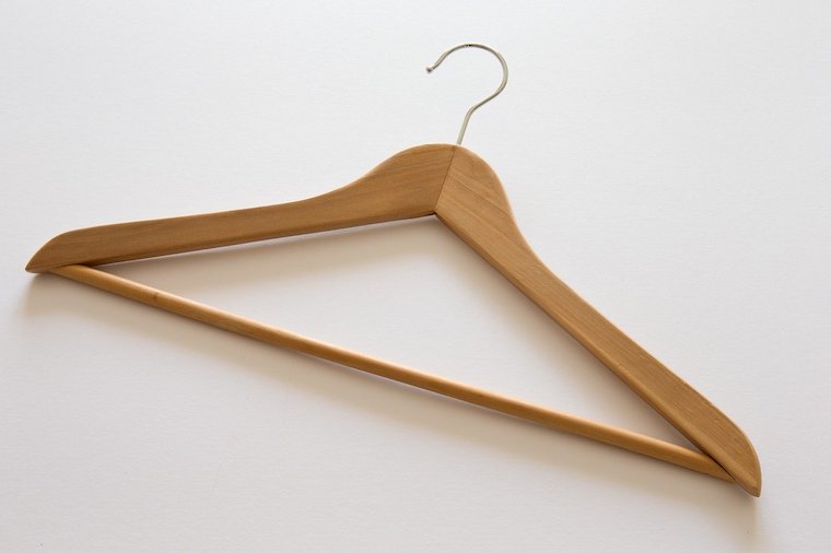 木製ハンガーと相性がいいのはどんな服？